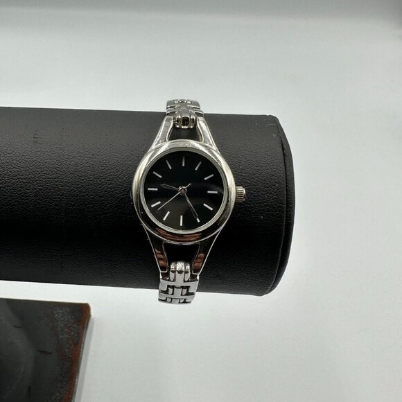 3/$30 Silver Tone Round Watch Black Dial 23MM Minimalist Classic 6.75" - Picture 4 of 14